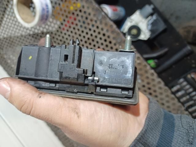 bontott VW GOLF PLUS Csomagtér Nyitó Kar / Gomb