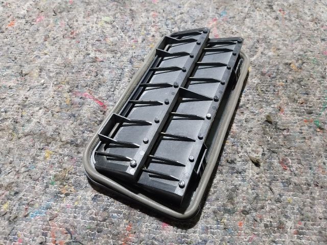 bontott VW GOLF PLUS Csomagtér Szellőző Hátsó