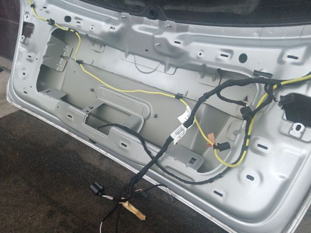 bontott VW GOLF PLUS Csomagtérajtó (Részeivel)