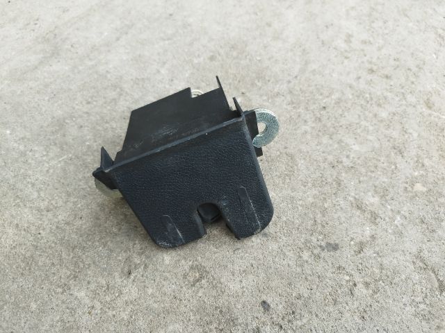 bontott VW GOLF PLUS Csomagtérajtó Zárszerkezet