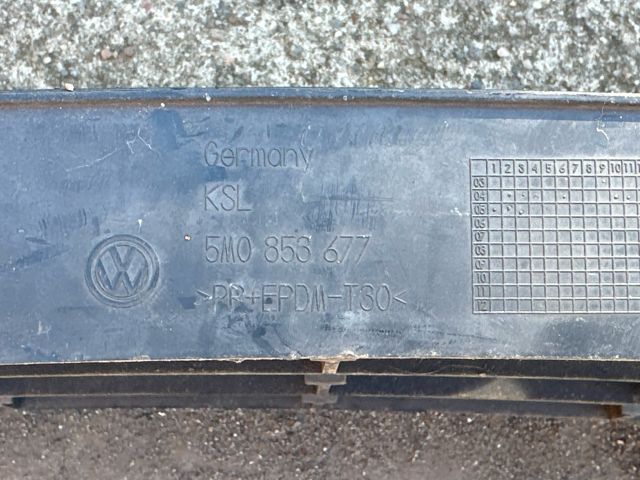 bontott VW GOLF PLUS Első Lökhárító Alsó Középső Díszrács