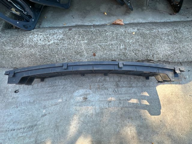 bontott VW GOLF PLUS Első Lökhárító Alsó Középső Díszrács