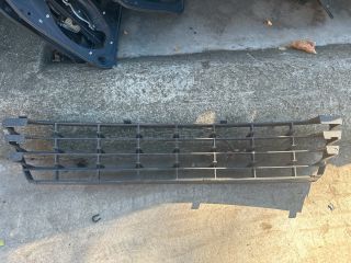 bontott VW GOLF PLUS Első Lökhárító Alsó Középső Díszrács