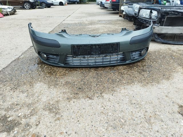 bontott VW GOLF PLUS Első Lökhárító (Részeivel)