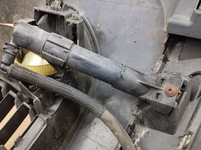 bontott VW GOLF PLUS Első Lökhárító (Részeivel)