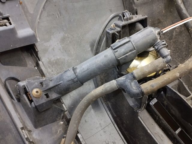 bontott VW GOLF PLUS Első Lökhárító (Részeivel)