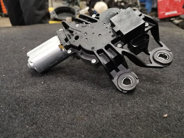 bontott VW GOLF PLUS Hátsó Ablaktörlő Motor