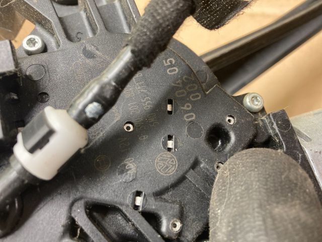 bontott VW GOLF PLUS Hátsó Ablaktörlő Motor