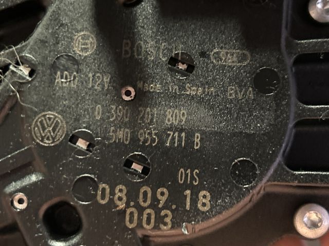 bontott VW GOLF PLUS Hátsó Ablaktörlő Motor