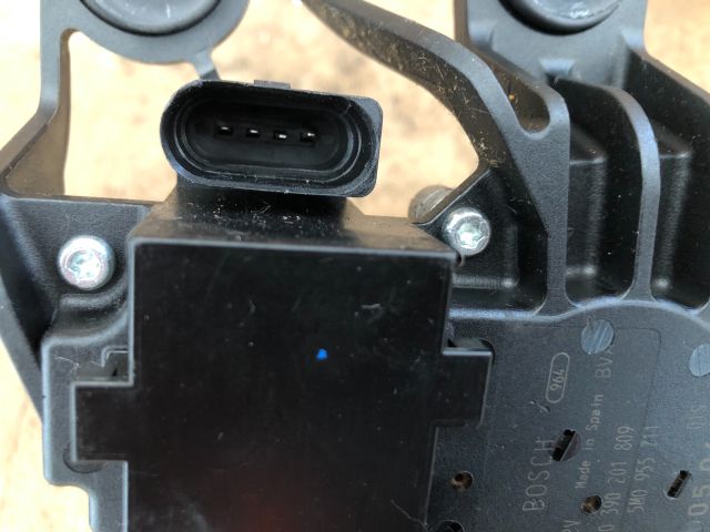 bontott VW GOLF PLUS Hátsó Ablaktörlő Motor