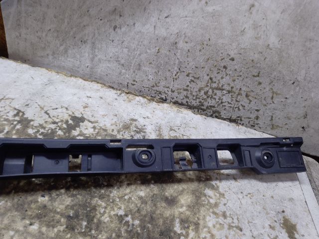 bontott VW GOLF PLUS Hátsó középső Lökhárító Tartó (Műanyag)