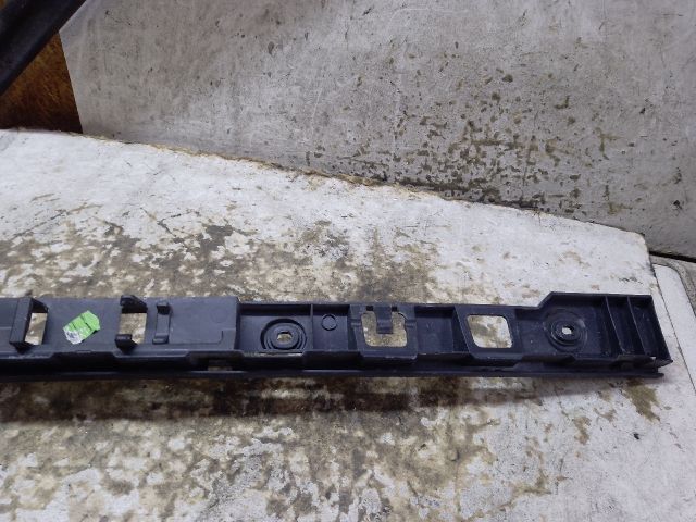 bontott VW GOLF PLUS Hátsó középső Lökhárító Tartó (Műanyag)