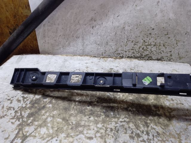 bontott VW GOLF PLUS Hátsó középső Lökhárító Tartó (Műanyag)