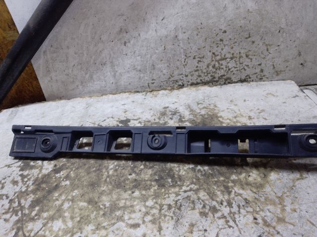 bontott VW GOLF PLUS Hátsó középső Lökhárító Tartó (Műanyag)