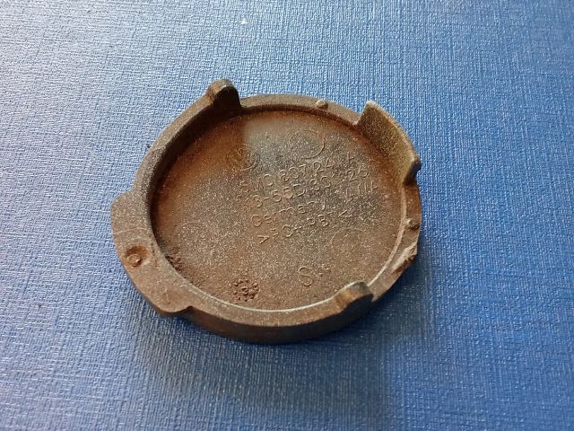 bontott VW GOLF PLUS Hátsó Vonószem Burkolat