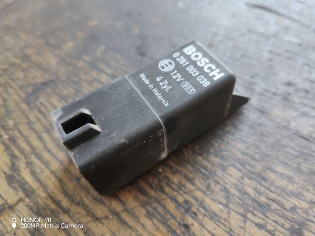 bontott VW GOLF PLUS Izzító Relé