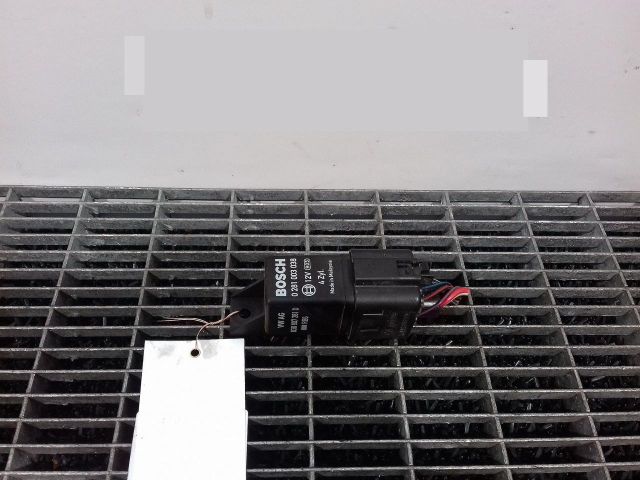 bontott VW GOLF PLUS Izzító Relé