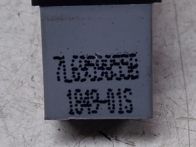 bontott VW GOLF PLUS Jobb első Ablakemelő Kapcsoló