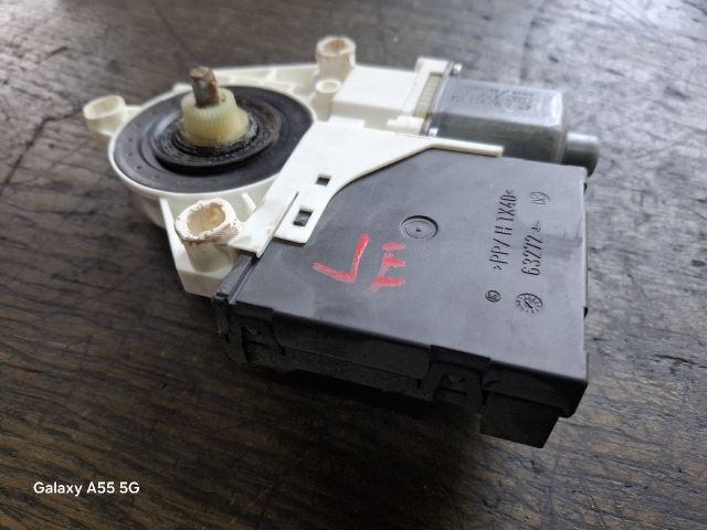 bontott VW GOLF PLUS Jobb első Ablakemelő Motor