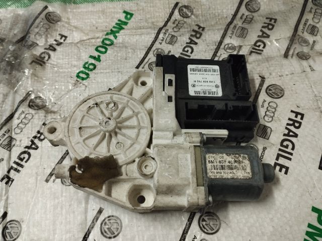 bontott VW GOLF PLUS Jobb első Ablakemelő Motor