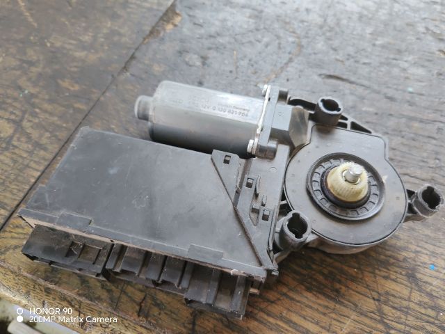 bontott VW GOLF PLUS Jobb első Ablakemelő Motor