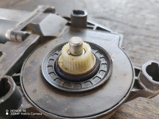 bontott VW GOLF PLUS Jobb első Ablakemelő Motor