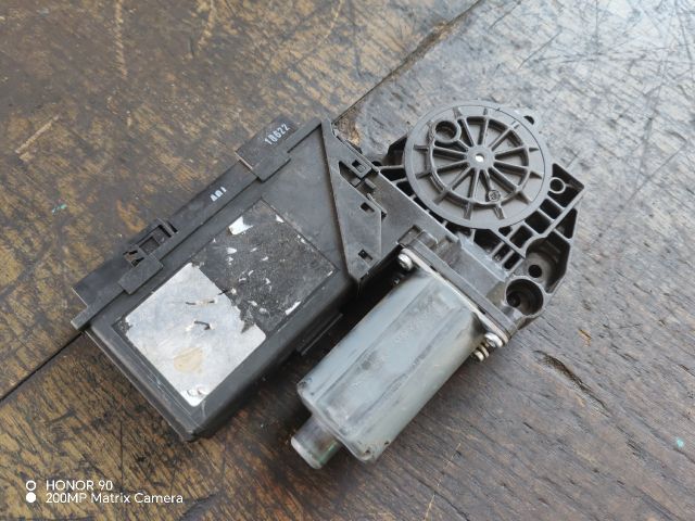 bontott VW GOLF PLUS Jobb első Ablakemelő Motor