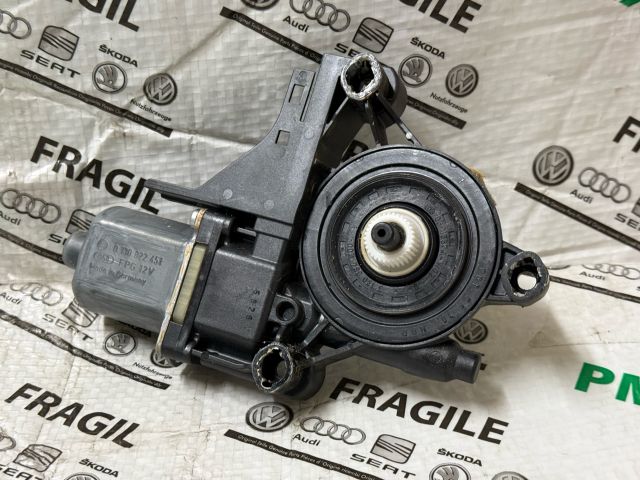 bontott VW GOLF PLUS Jobb első Ablakemelő Motor