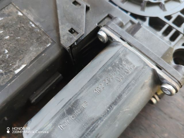 bontott VW GOLF PLUS Jobb első Ablakemelő Motor