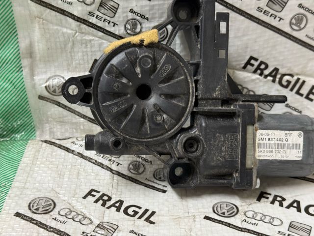 bontott VW GOLF PLUS Jobb első Ablakemelő Motor