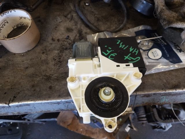 bontott VW GOLF PLUS Jobb első Ablakemelő Motor