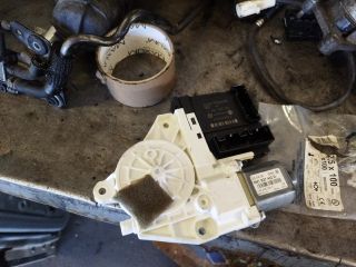 bontott VW GOLF PLUS Jobb első Ablakemelő Motor