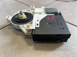 bontott VW GOLF PLUS Jobb első Ablakemelő Motor