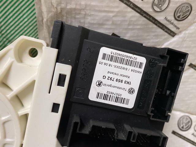 bontott VW GOLF PLUS Jobb első Ablakemelő Motor