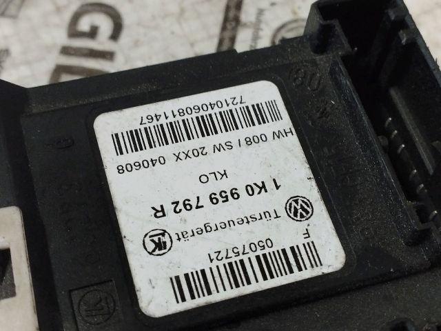 bontott VW GOLF PLUS Jobb első Ablakemelő Motor