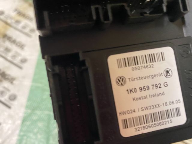 bontott VW GOLF PLUS Jobb első Ablakemelő Motor