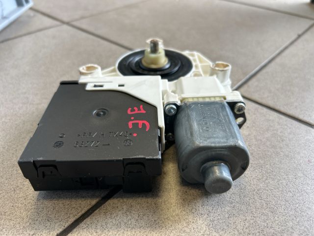 bontott VW GOLF PLUS Jobb első Ablakemelő Motor