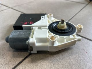 bontott VW GOLF PLUS Jobb első Ablakemelő Motor