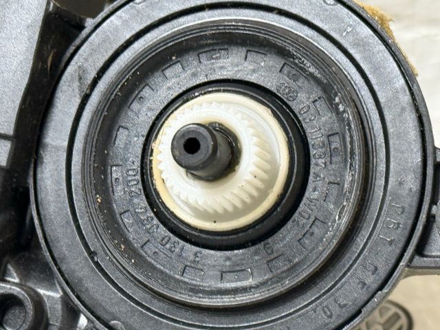 bontott VW GOLF PLUS Jobb első Ablakemelő Motor