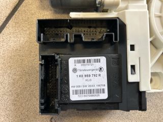 bontott VW GOLF PLUS Jobb első Ablakemelő Motor