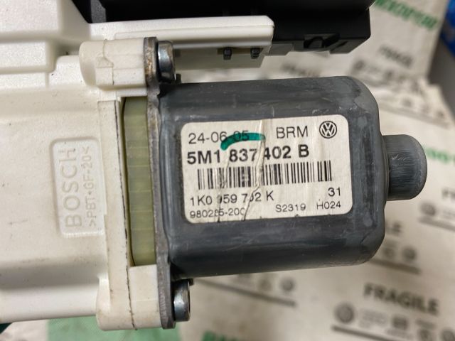 bontott VW GOLF PLUS Jobb első Ablakemelő Motor