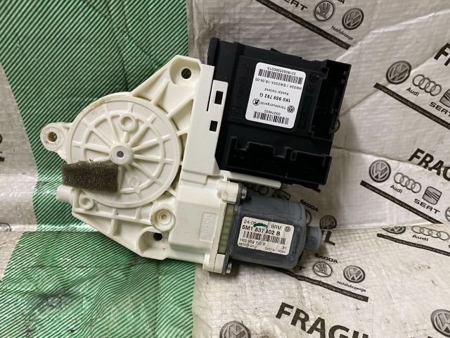 bontott VW GOLF PLUS Jobb első Ablakemelő Motor