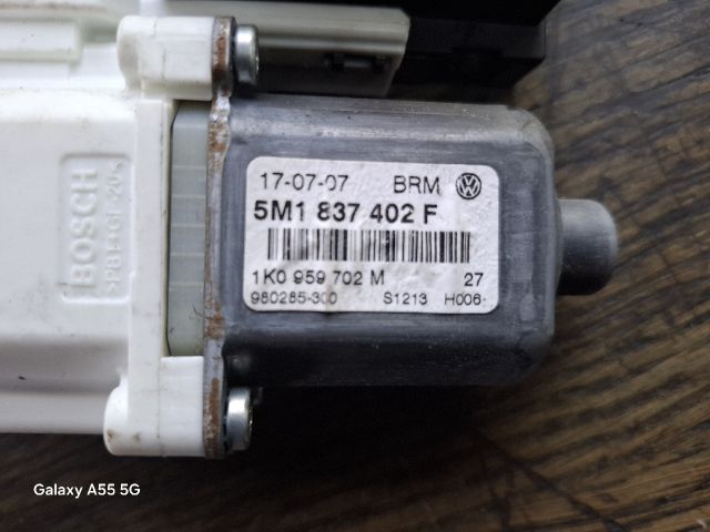 bontott VW GOLF PLUS Jobb első Ablakemelő Motor