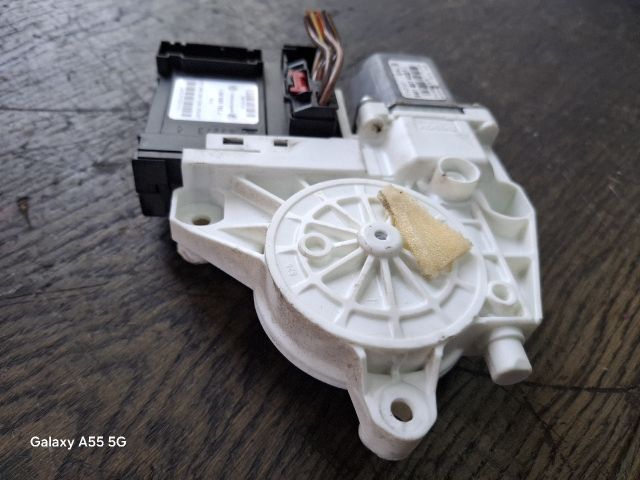 bontott VW GOLF PLUS Jobb első Ablakemelő Motor