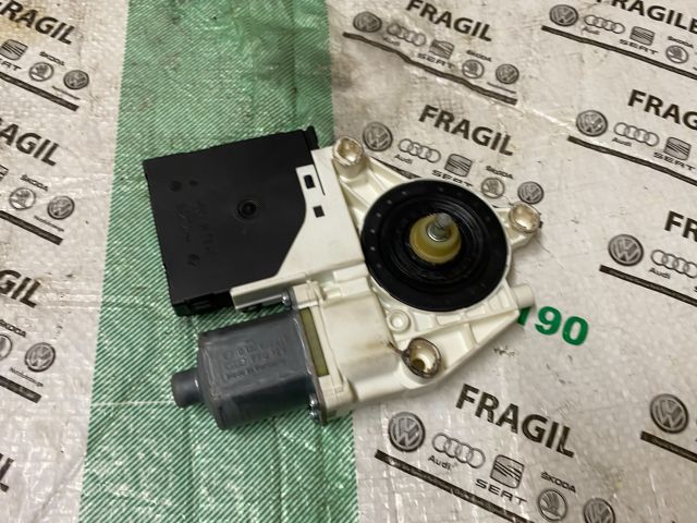 bontott VW GOLF PLUS Jobb első Ablakemelő Motor