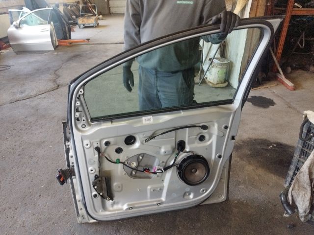 bontott VW GOLF PLUS Jobb első Ajtó (Üres lemez)