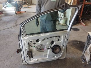 bontott VW GOLF PLUS Jobb első Ajtó (Üres lemez)