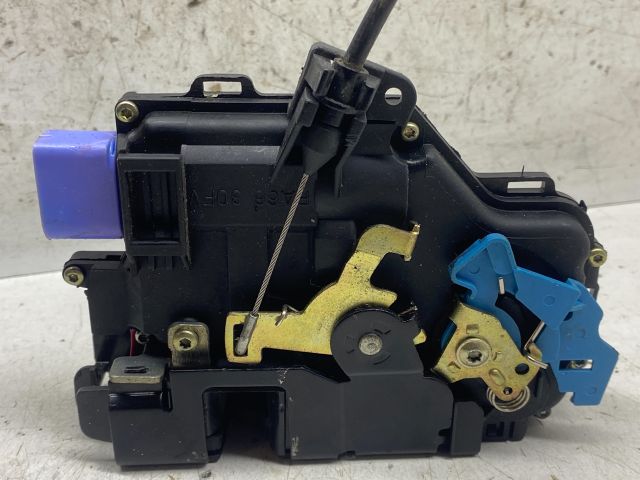 bontott VW GOLF PLUS Jobb első Ajtózár