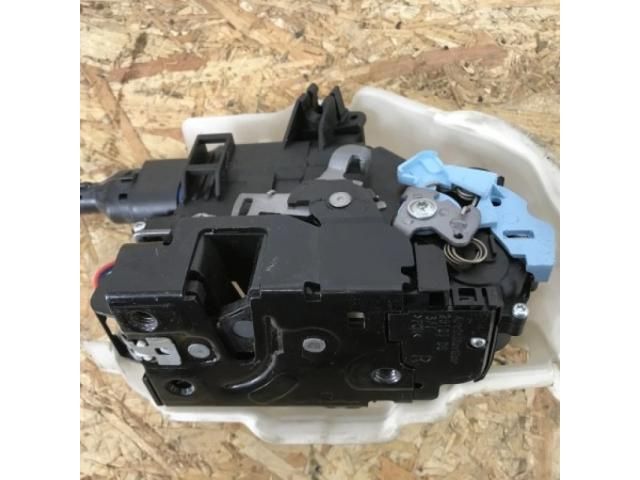 bontott VW GOLF PLUS Jobb első Ajtózár