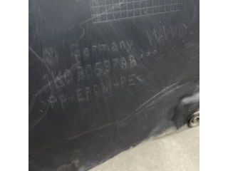 bontott VW GOLF PLUS Jobb első Dobbetét (Kerékjárati, Műanyag)